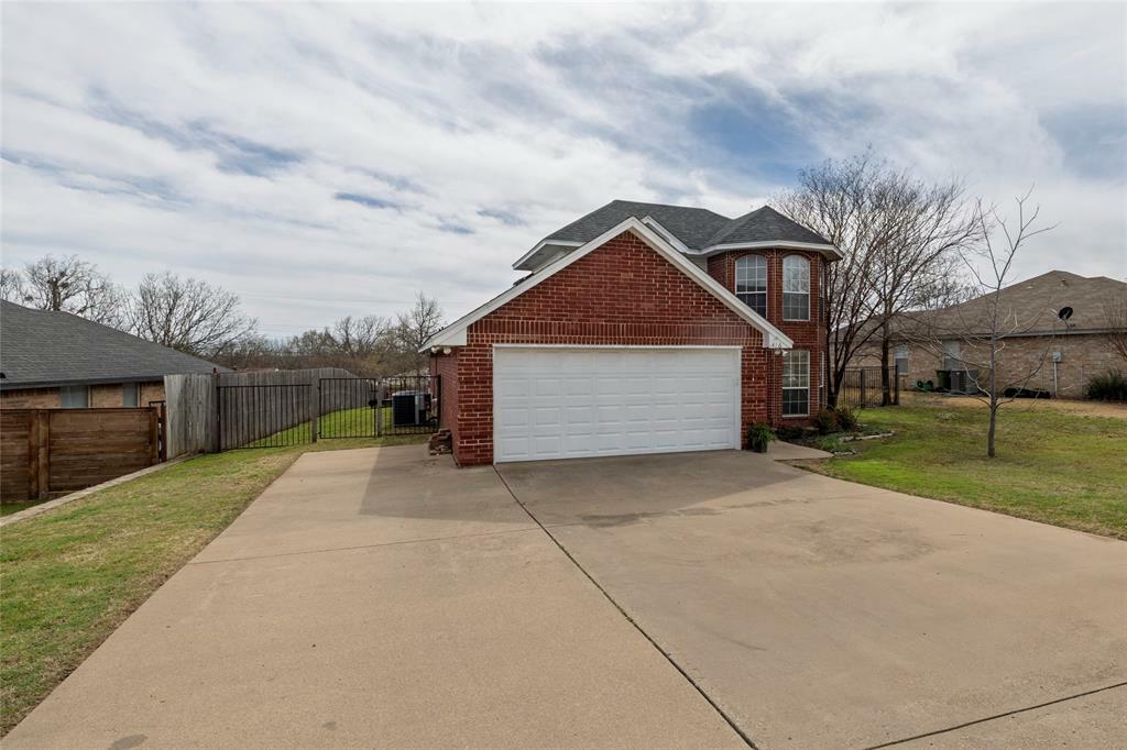 Property Photo:  416 Hillside Drive  TX 76008 