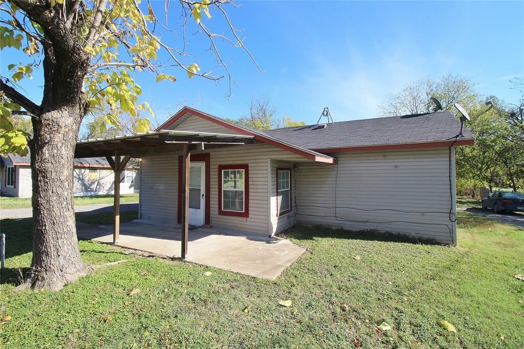 Property Photo: 404 S Mable Street TX 75125