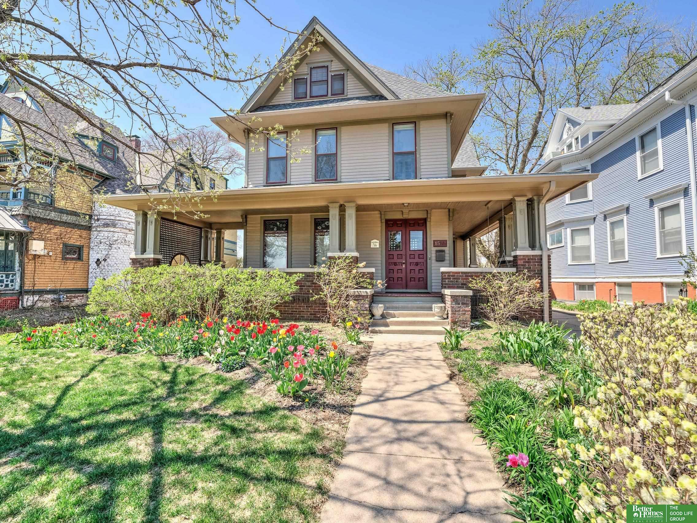 Property Photo: 1522 S 32nd Avenue NE 68105