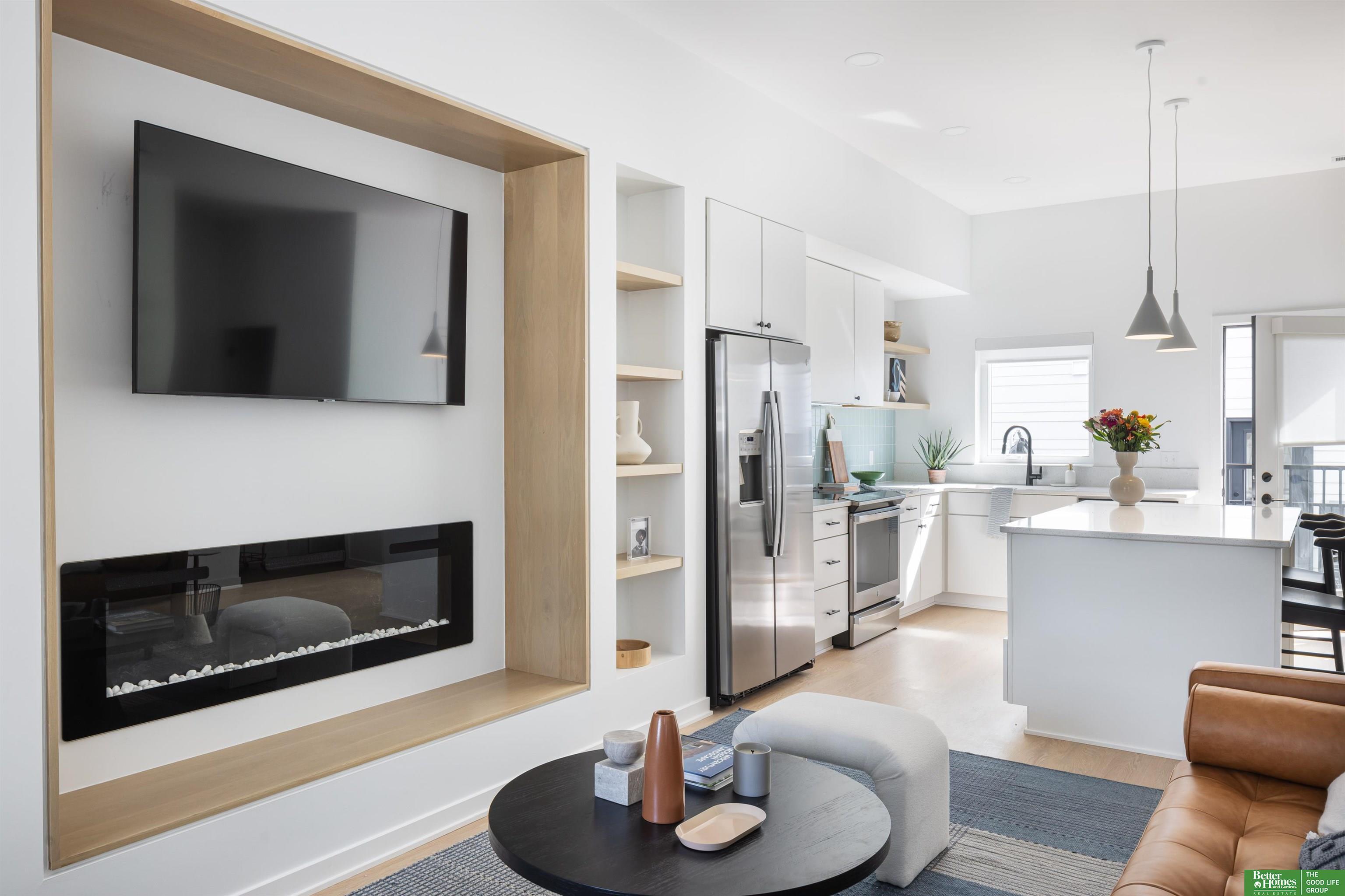 Property Photo: 5303 Elmwood Plaza NE 68106