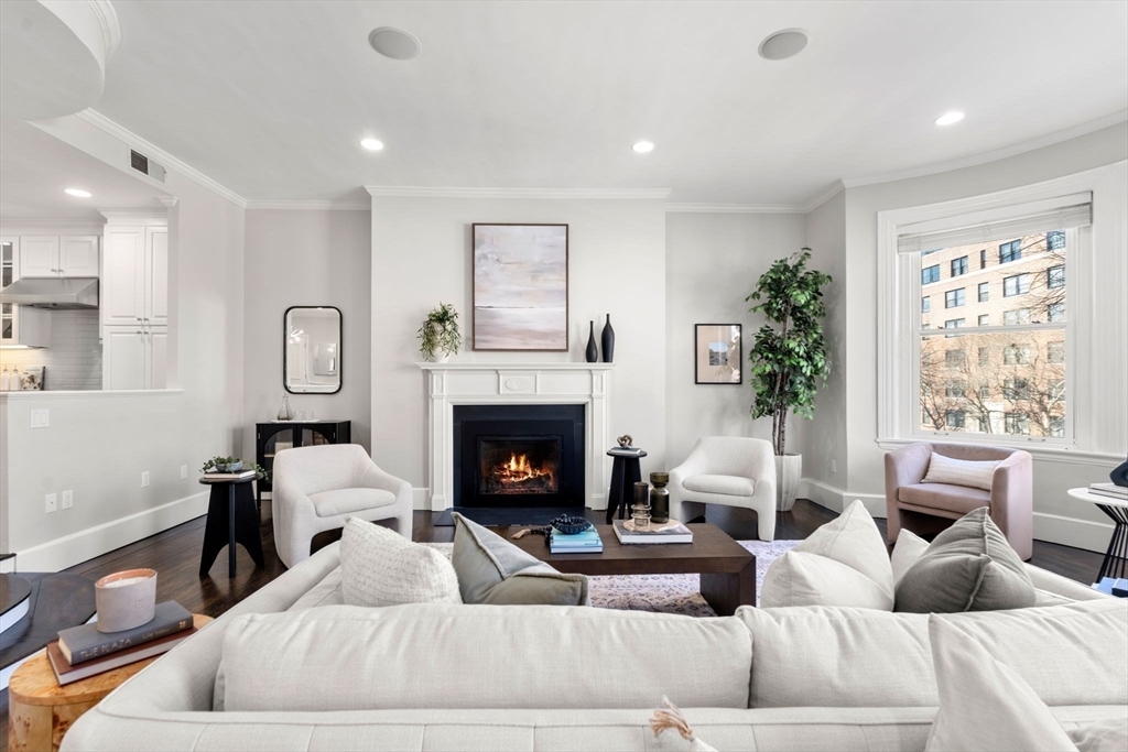 Property Photo: 285 Beacon Street 2B MA 02116