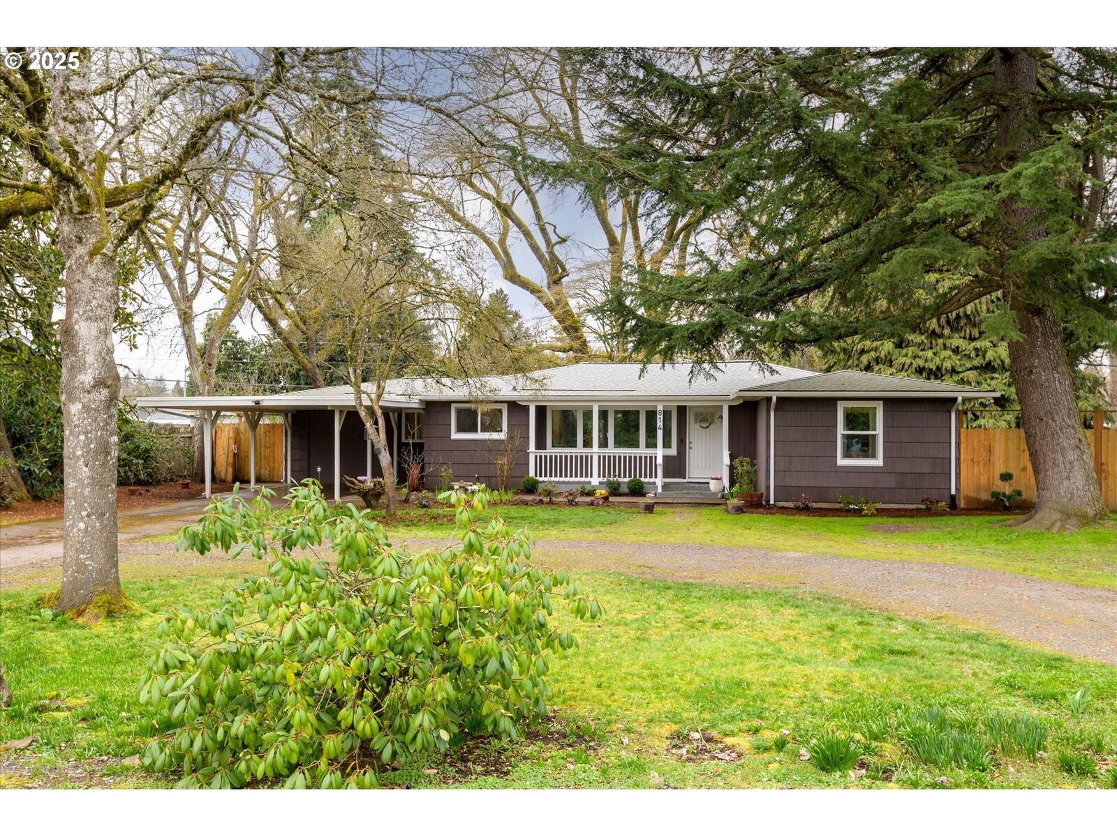 Property Photo: 814 N Van Duyn St OR 97401