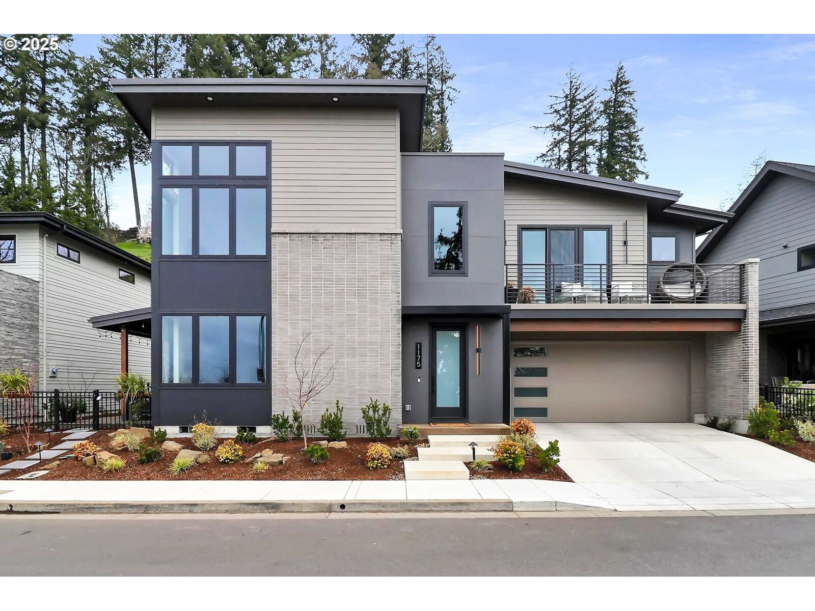 Property Photo:  1175 Lantern Ln  OR 97401 