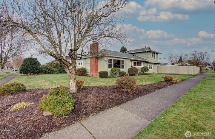 Property Photo: 703 28th Avenue WA 98632