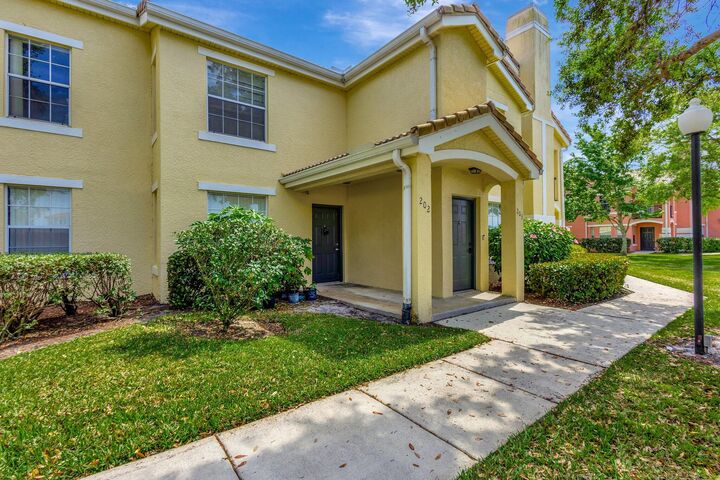 Property Photo: 170 SW Peacock Boulevard 36-202 FL 34986