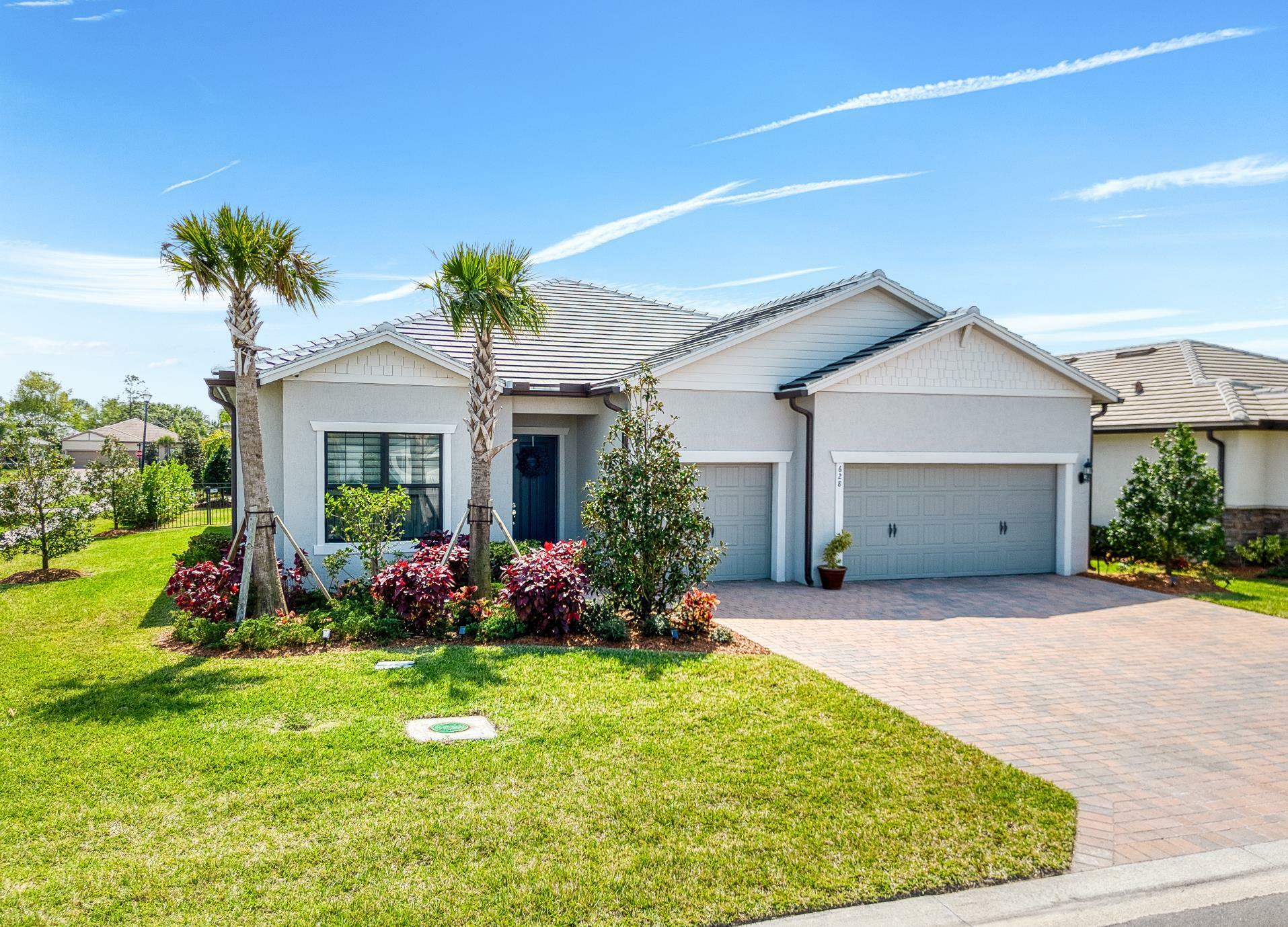 Property Photo: 628 SE Boboli Way FL 34984