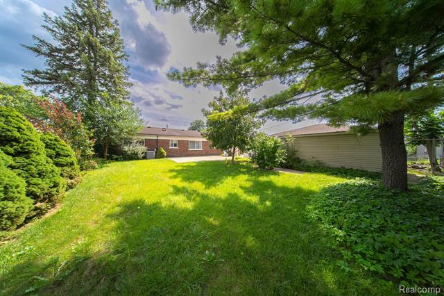 Property Photo:  36488 Joanne Street  MI 48150 