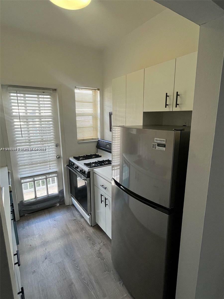 Property Photo:  911 Meridian Ave 202  FL 33139 