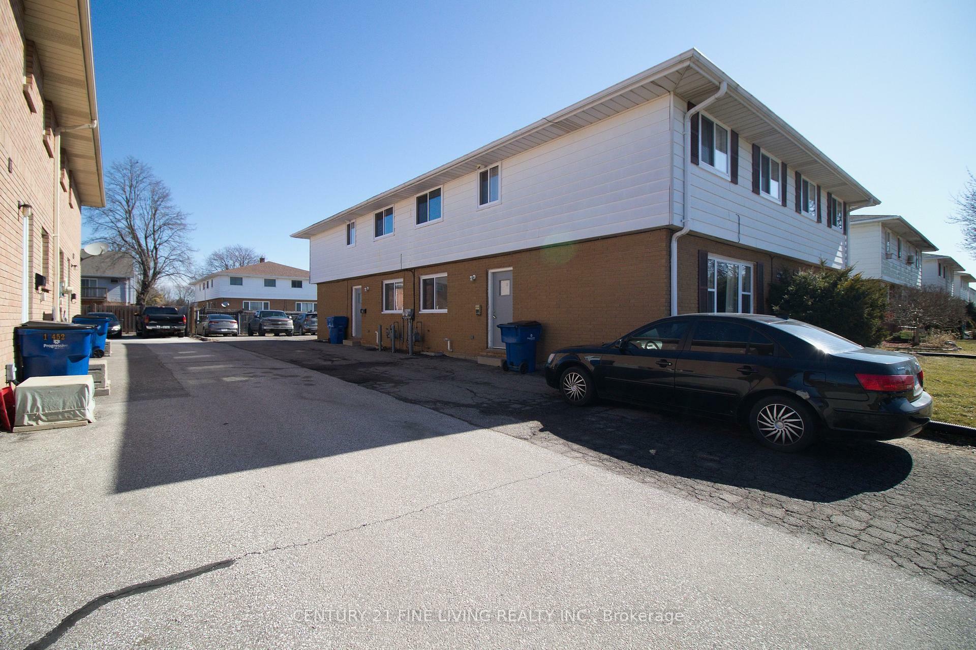 Photo de la propriété:  446 Sandys Street  ON N7L 4C9 