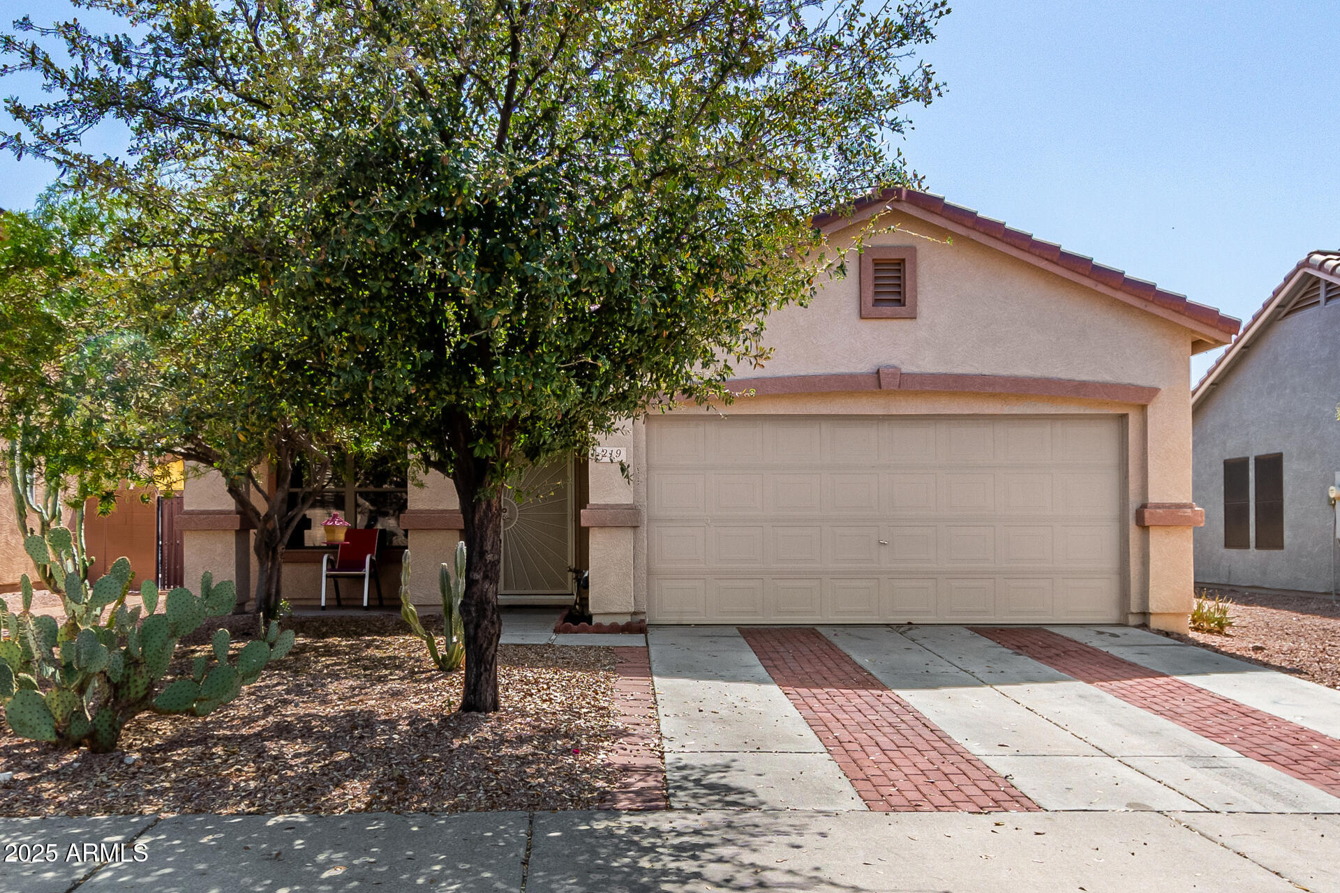 Property Photo:  219 E Valley View Drive  AZ 85042 