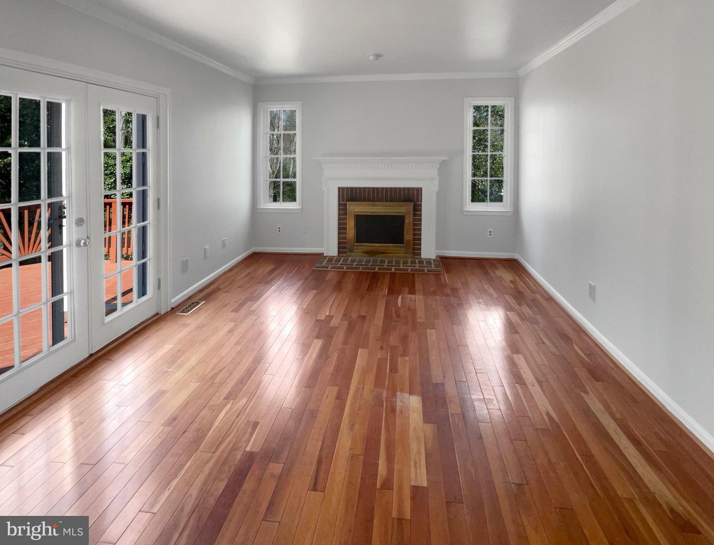 Property Photo: 2724 Valestra Circle VA 22124