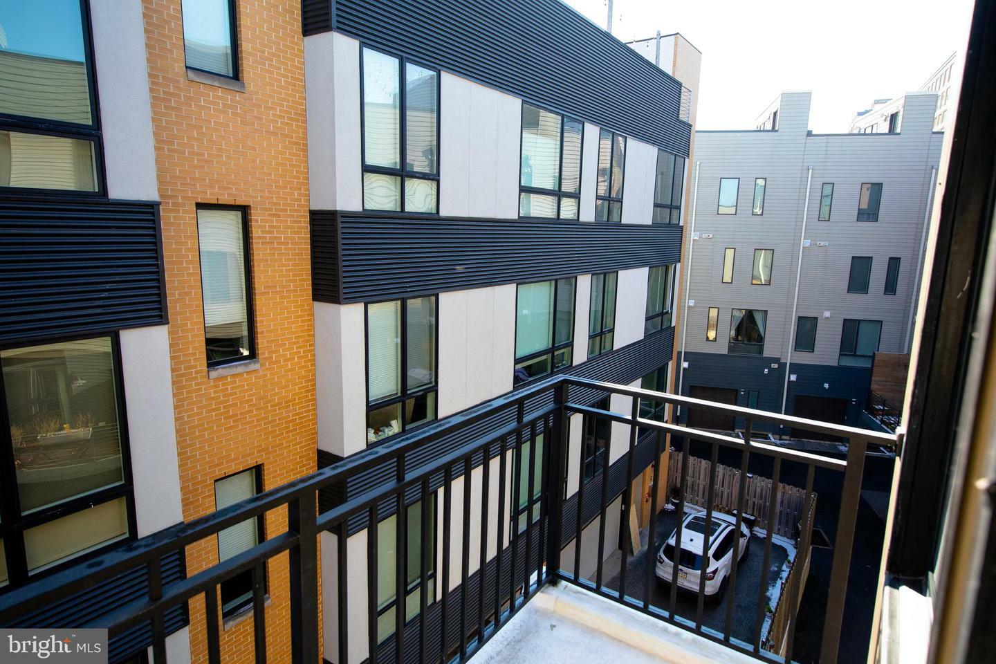 Property Photo: 633-35 N 5th St 405 PA 19123