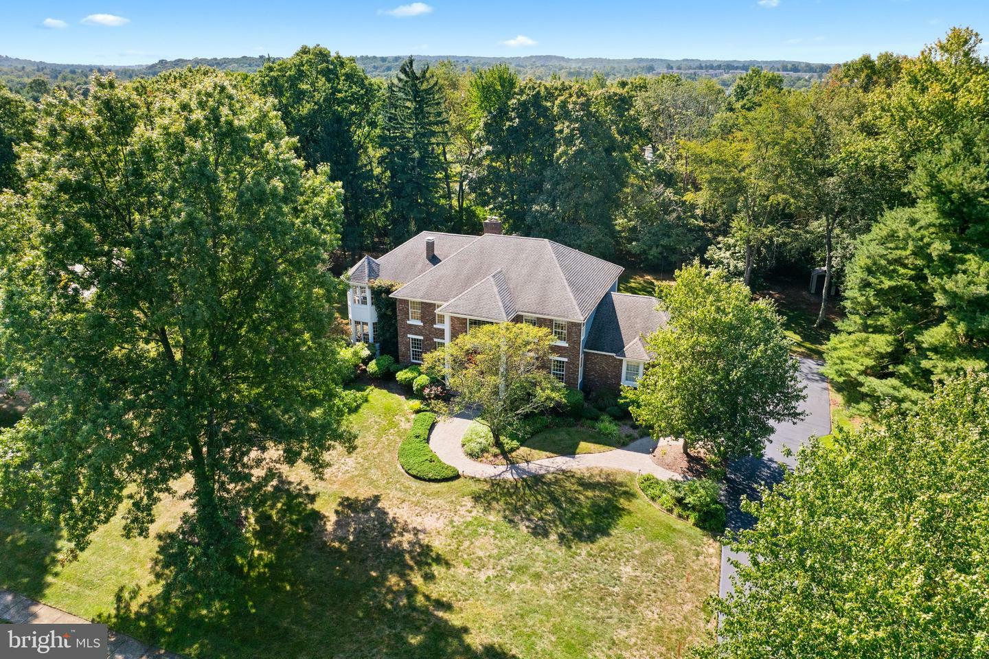Property Photo: 33 Wellington Court NJ 08502