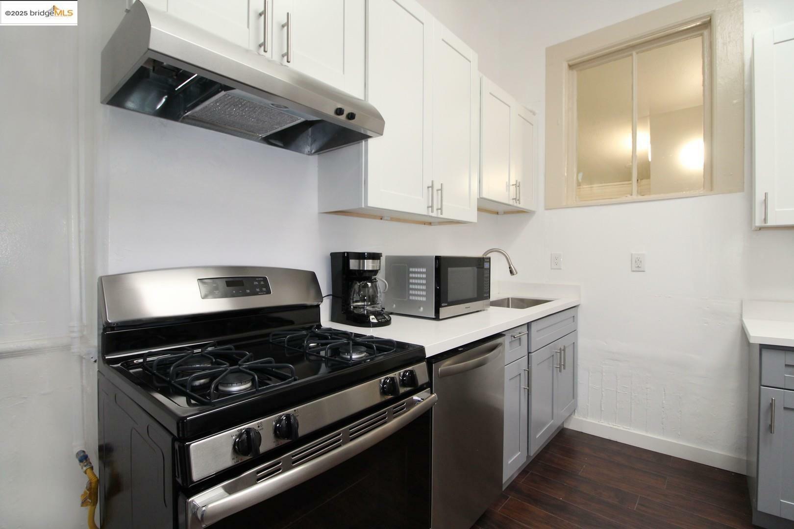 Property Photo: 1502 8th St CA 94607