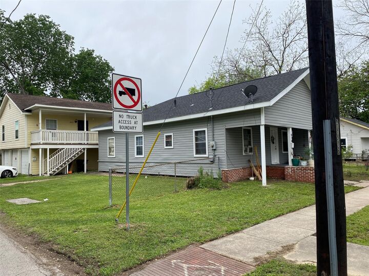 Property Photo:  2515 Gentry Street  TX 77009 
