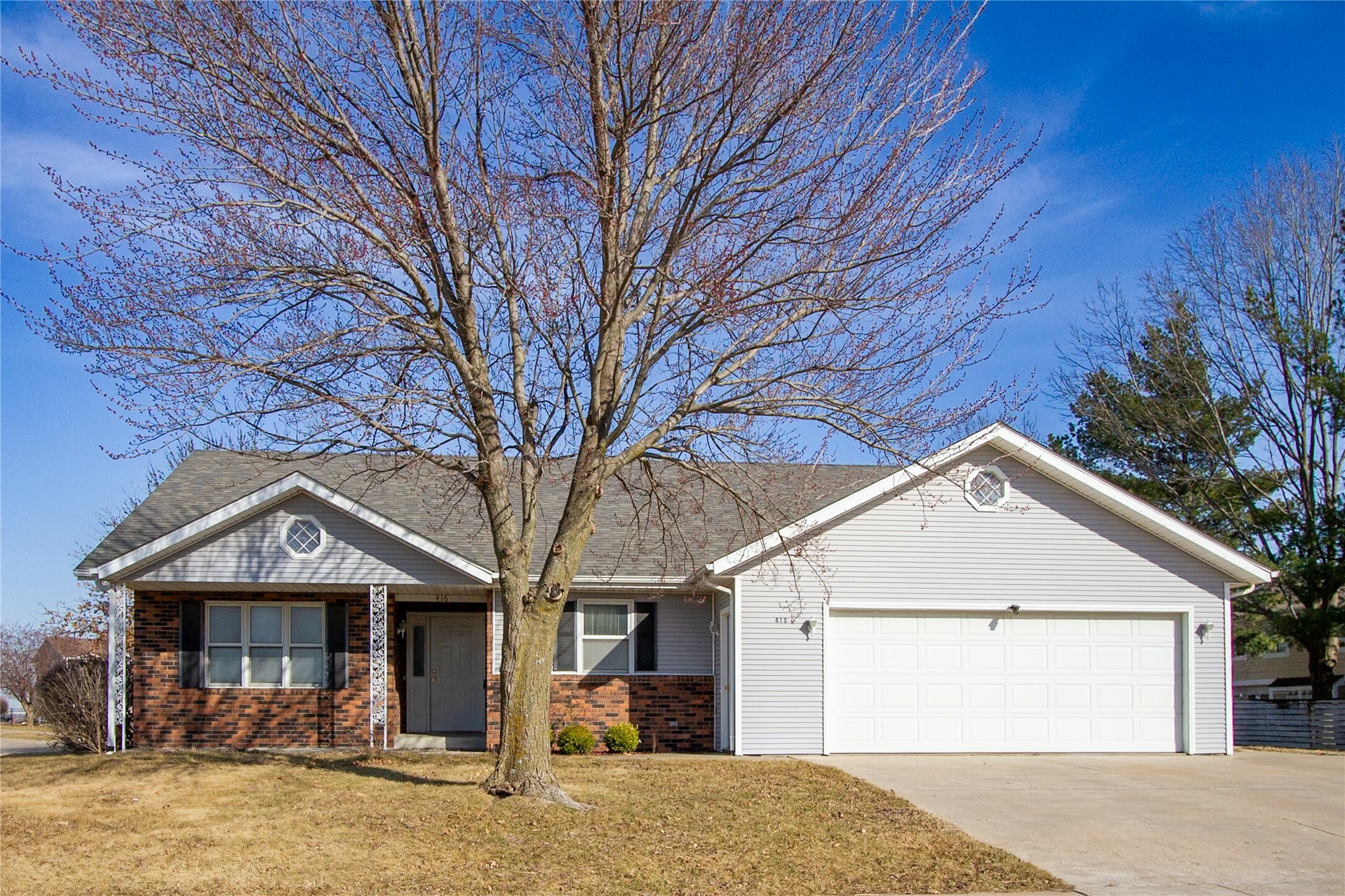 Property Photo: 416 E 15th Street IA 50219