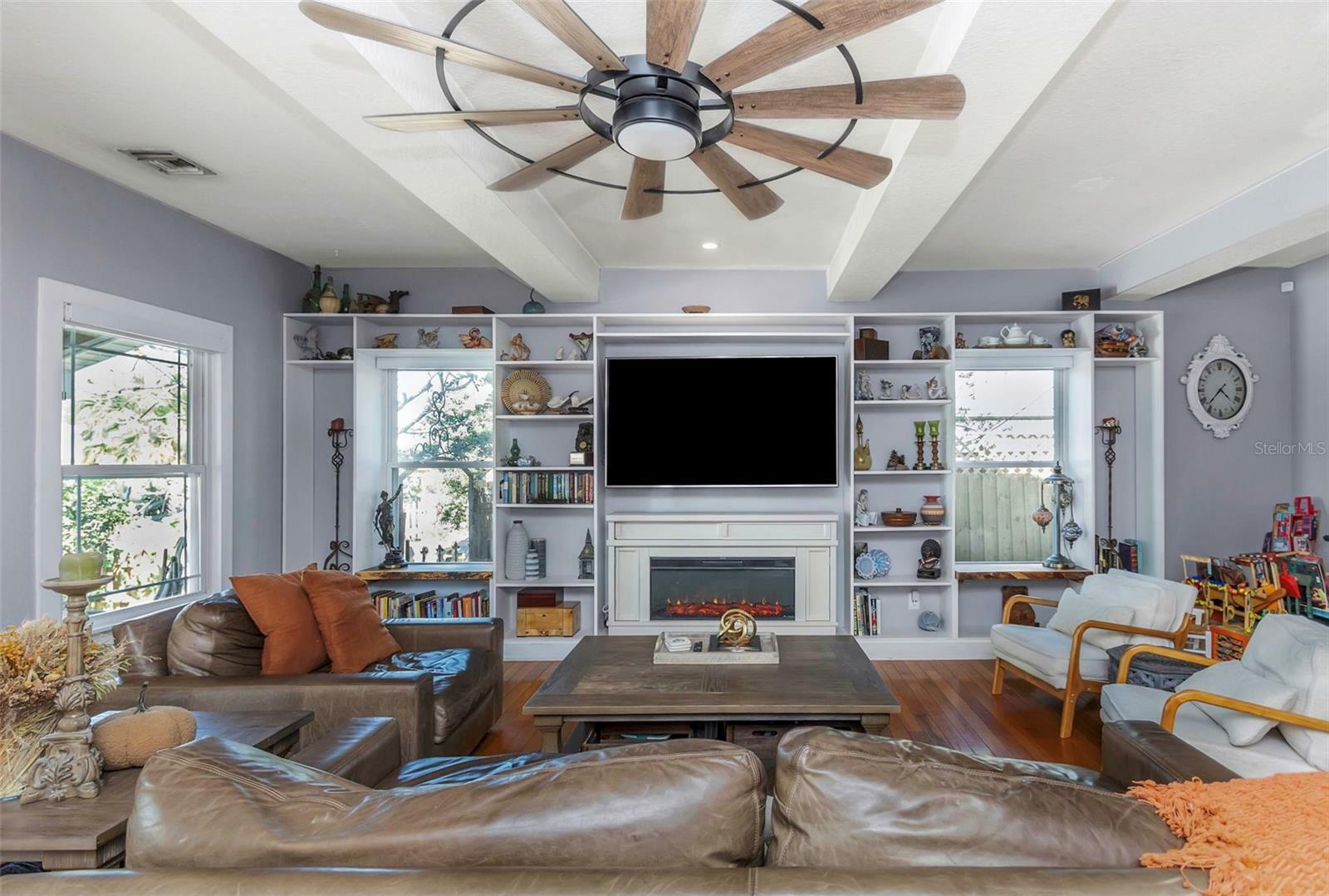 Property Photo: 2005 Jackson Street N FL 33704