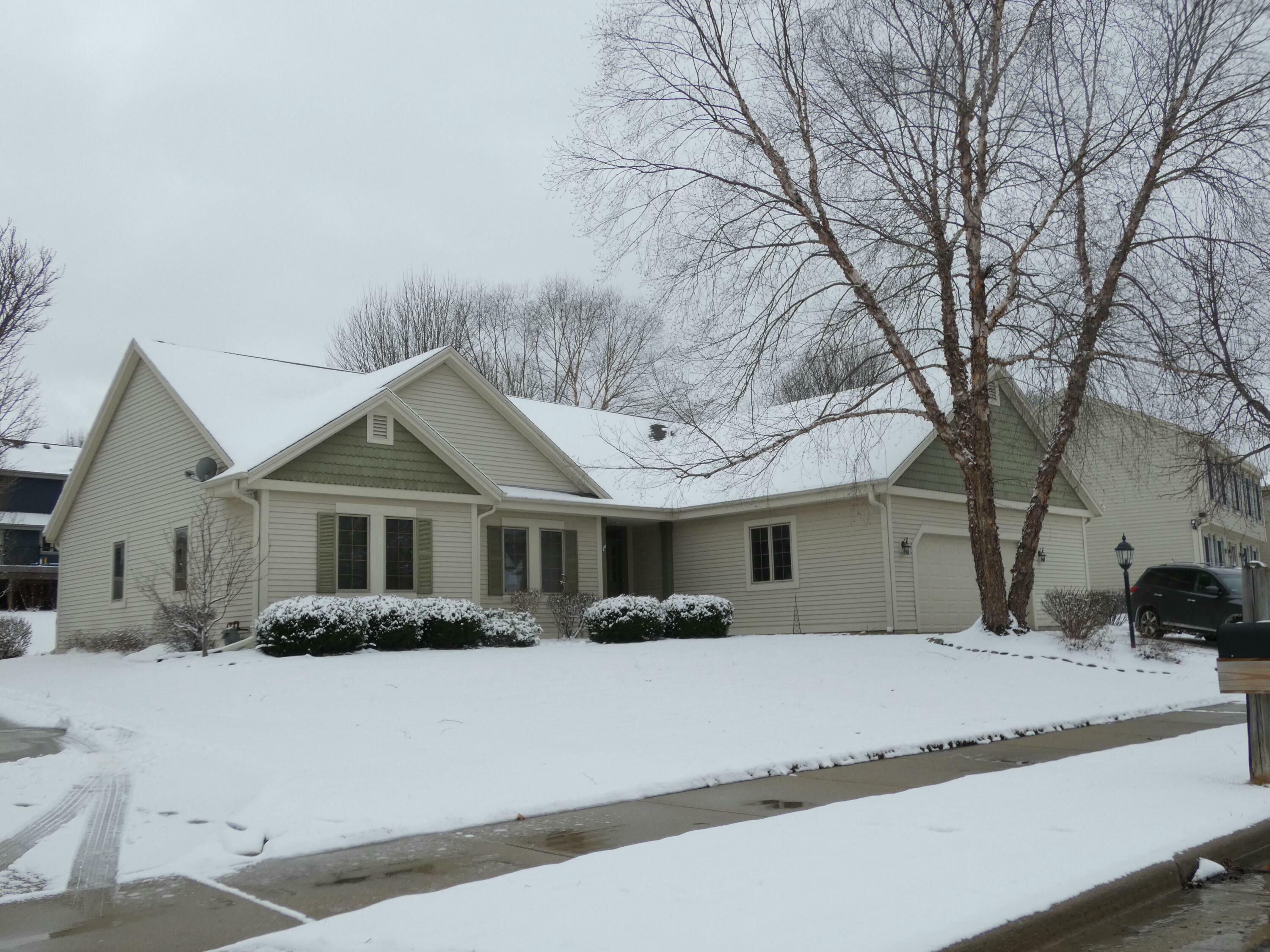 2619 Fox Hill Dr  Waukesha WI 53189 photo