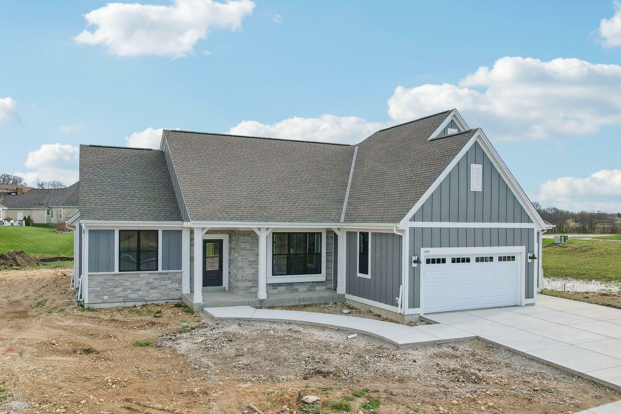 Property Photo: 1707 White Deer Trl WI 53189