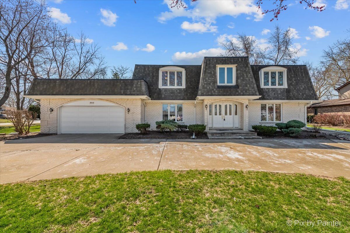 Property Photo: 385 Cardinal Drive IL 60108