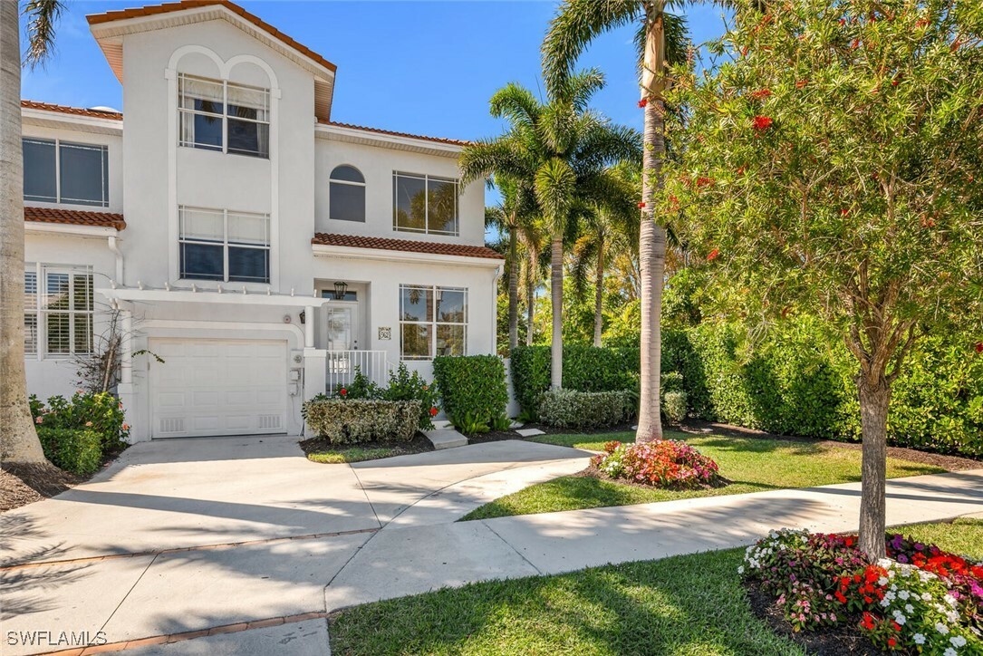 Property Photo: 962 5th Street S 5 FL 34102