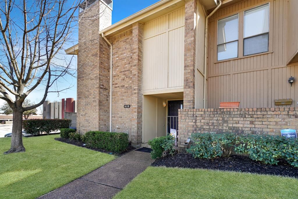 Property Photo: 410 Carolyn Drive TX 76021