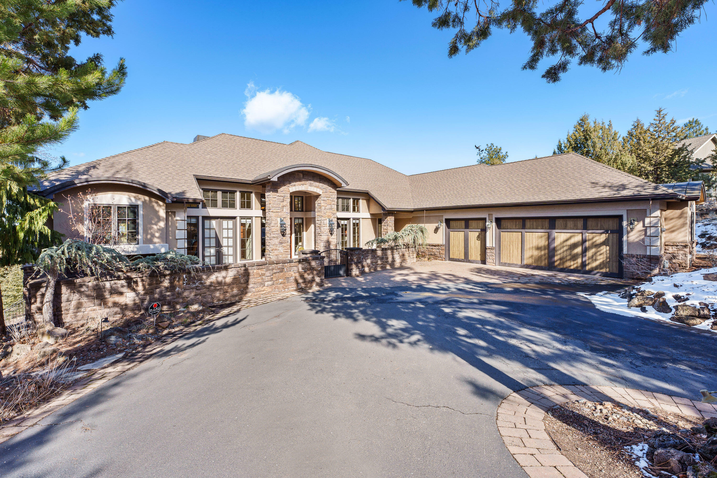 Property Photo: 1352 NW Constellation Drive OR 97703
