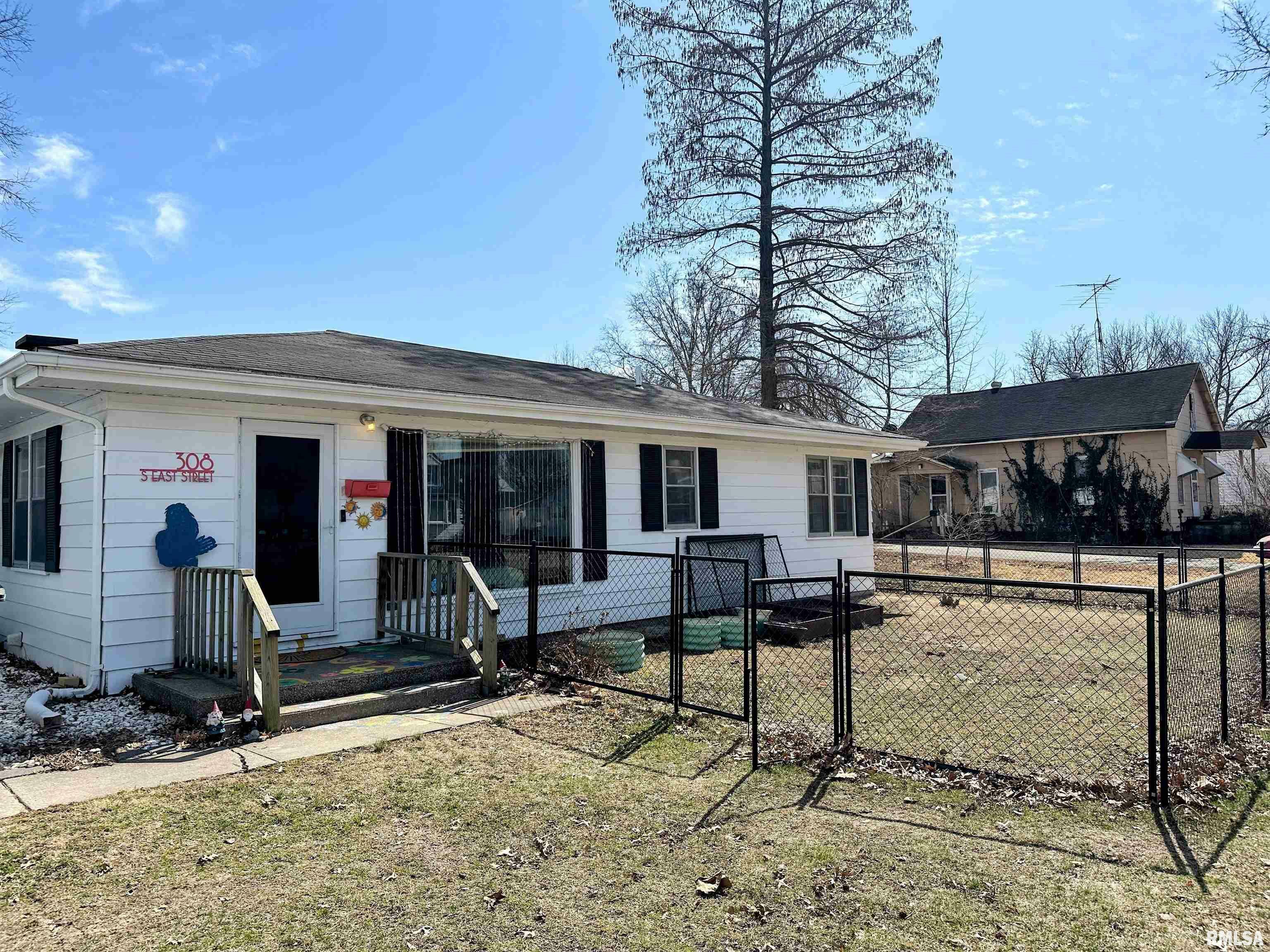 Property Photo: 308 S East Street IL 62274