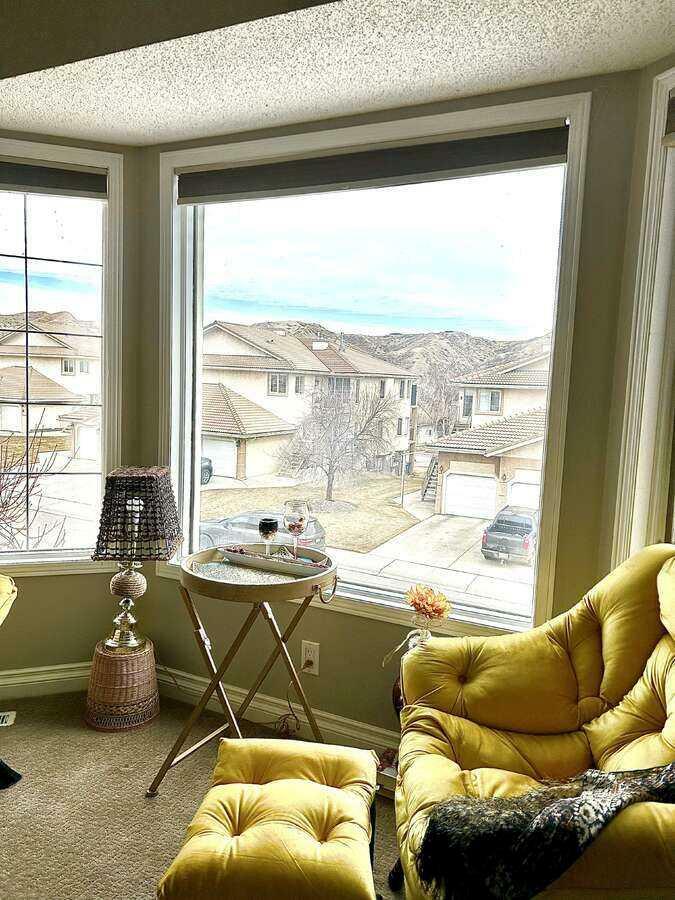 Property Photo: 7 Canyon Court W AB T1K 6V1