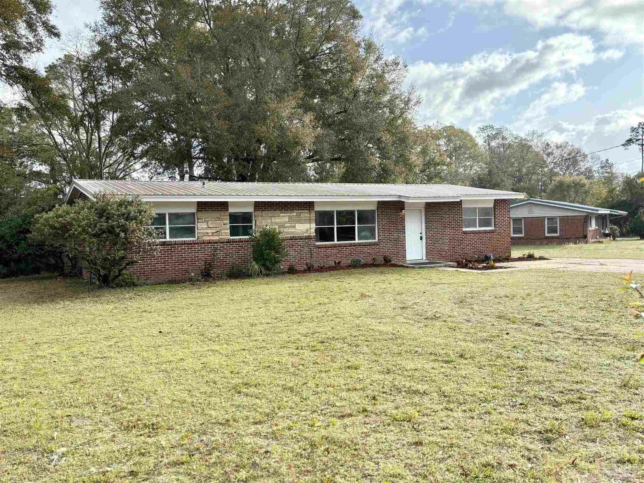 Property Photo: 6528 Lark Ave FL 32570