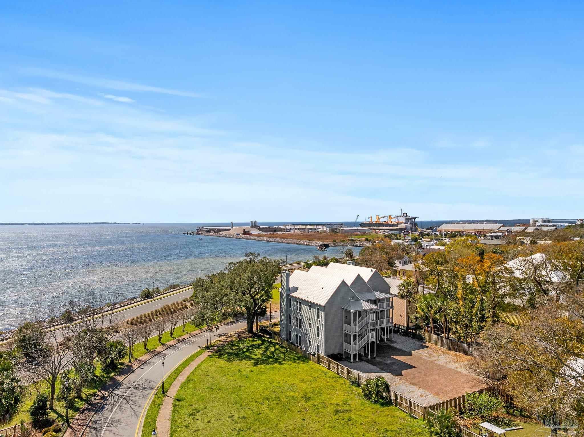 Property Photo: 534 E Zaragoza St 8 FL 32502