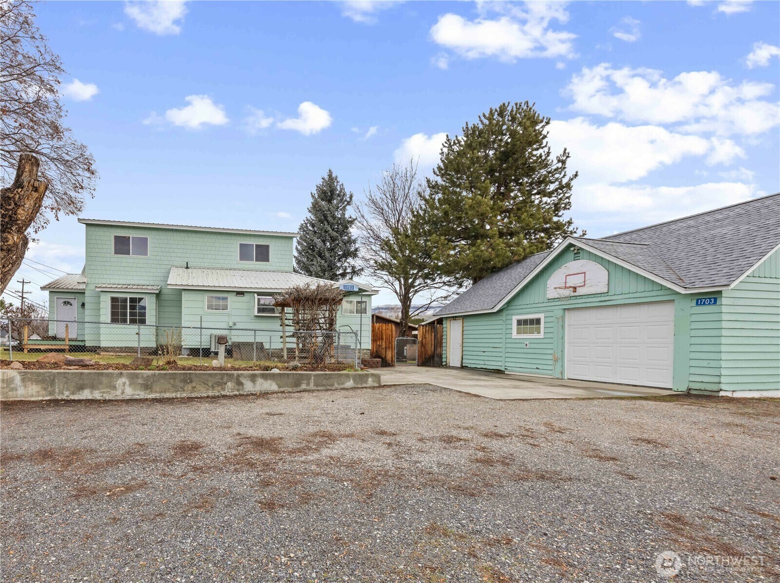 Property Photo: 1703 3rd Street SE WA 98802