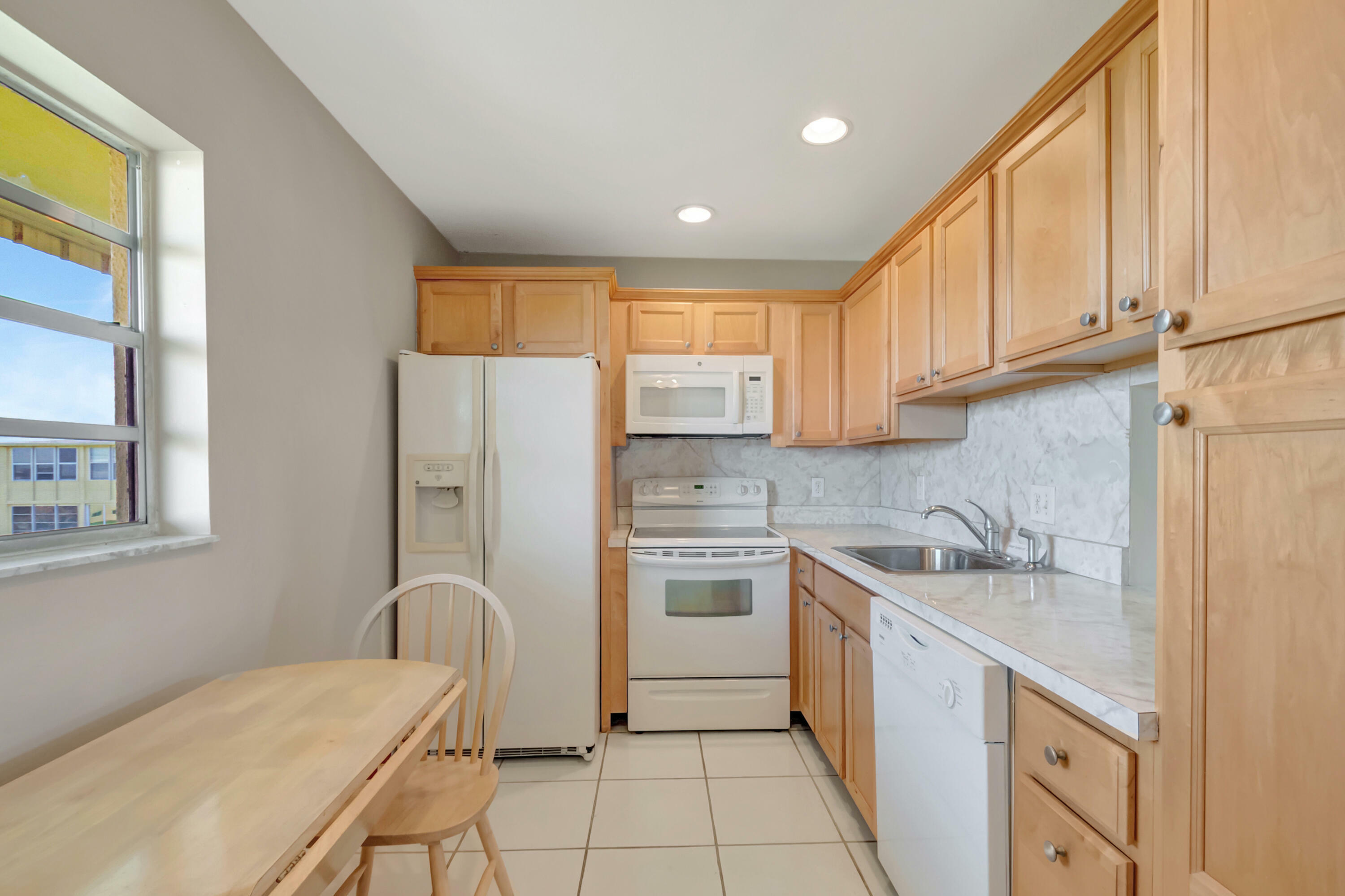 Property Photo: 2515 NE 1st Court 412 FL 33435