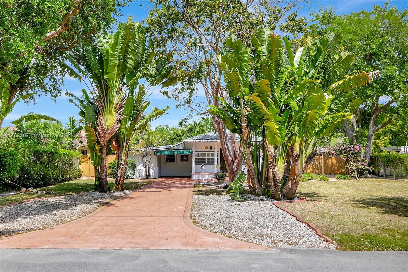Property Photo:  521 Wren Ave  FL 33166 