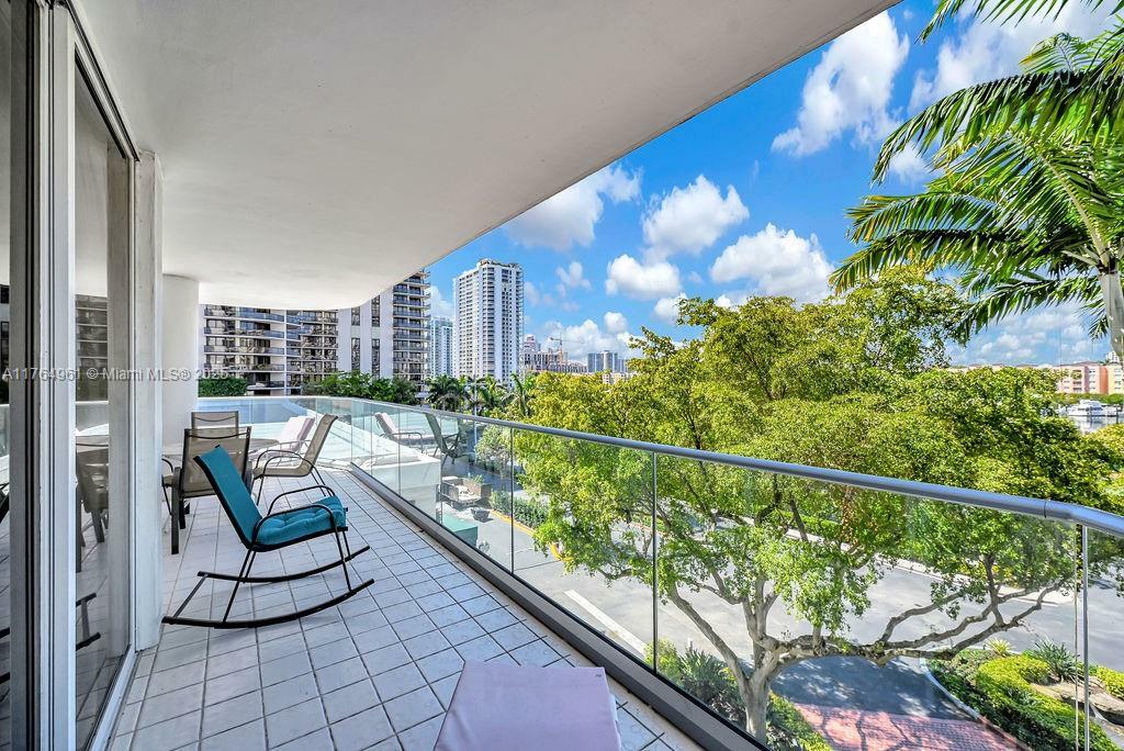 Property Photo: 19707 Turnberry Way 5D FL 33180