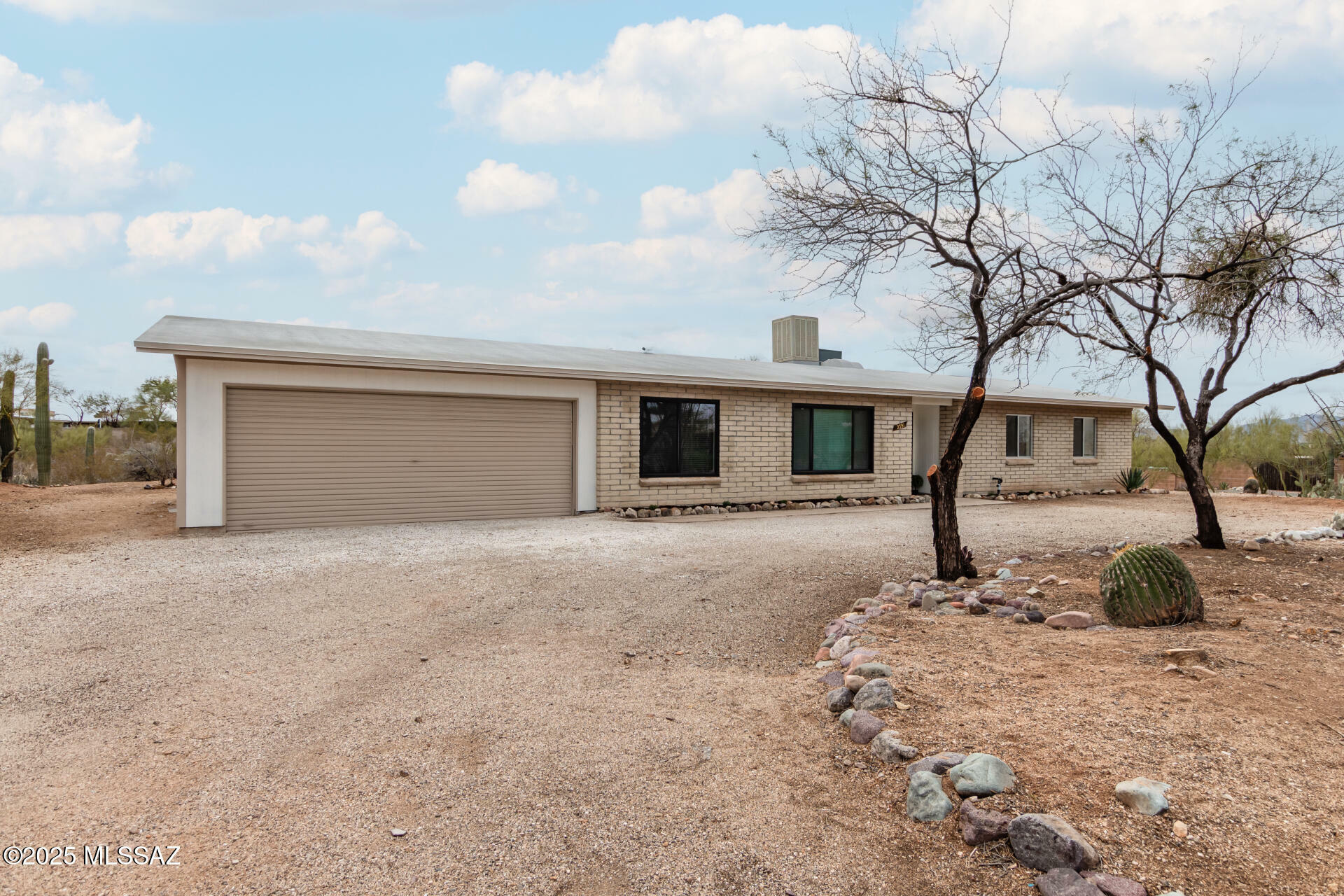 Property Photo: 2391 W Rapallo Way AZ 85741