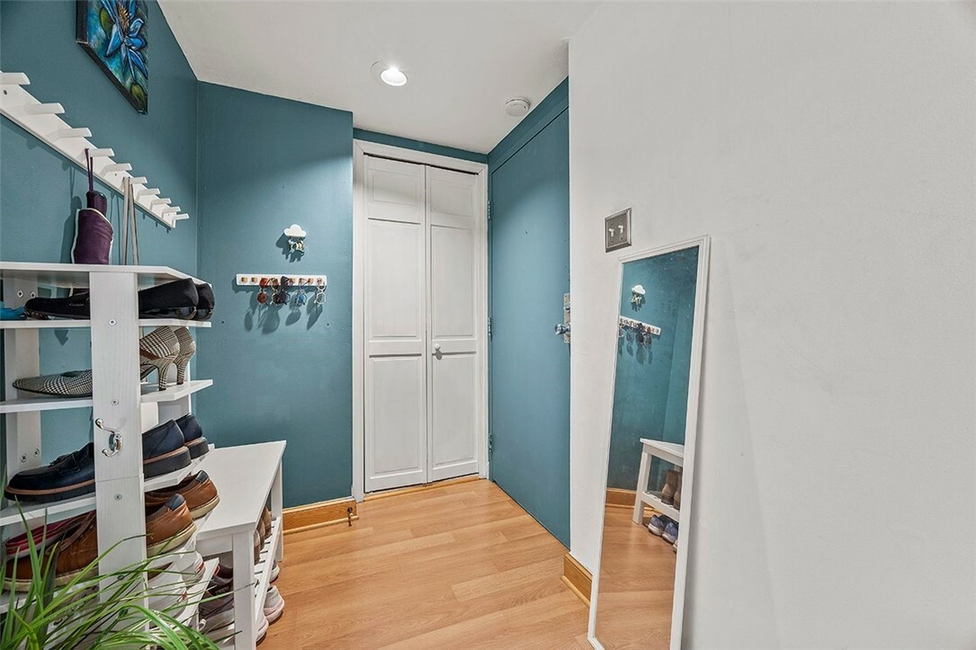 Property Photo: 5927 Howe St 204 PA 15232