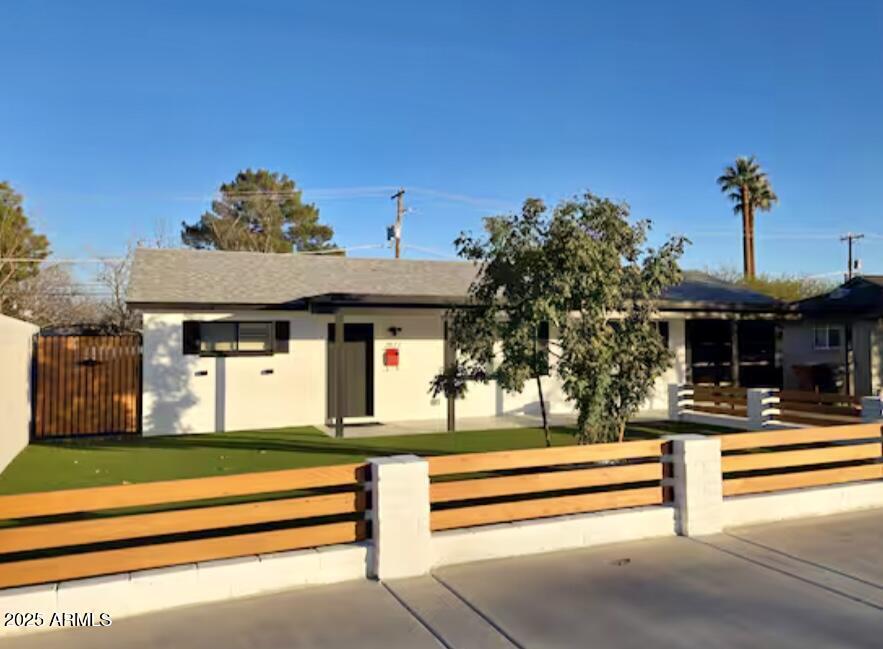 Property Photo: 2827 N 69th Place AZ 85257