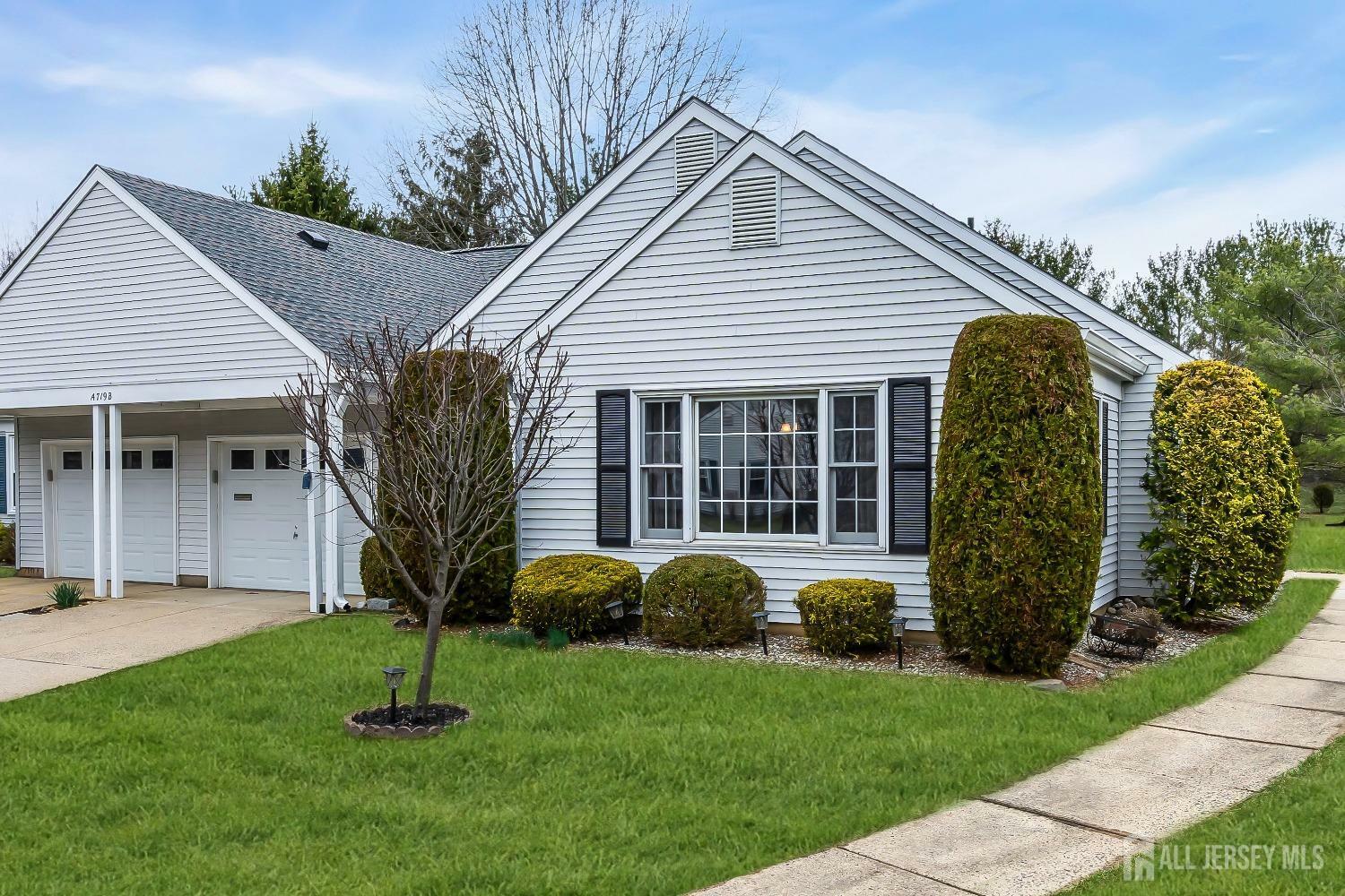 719 Victoria Court B  Monroe Township NJ 08831 photo