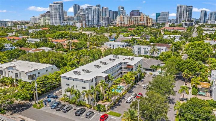 Property Photo: 1220 NE 3rd St 205 FL 33301