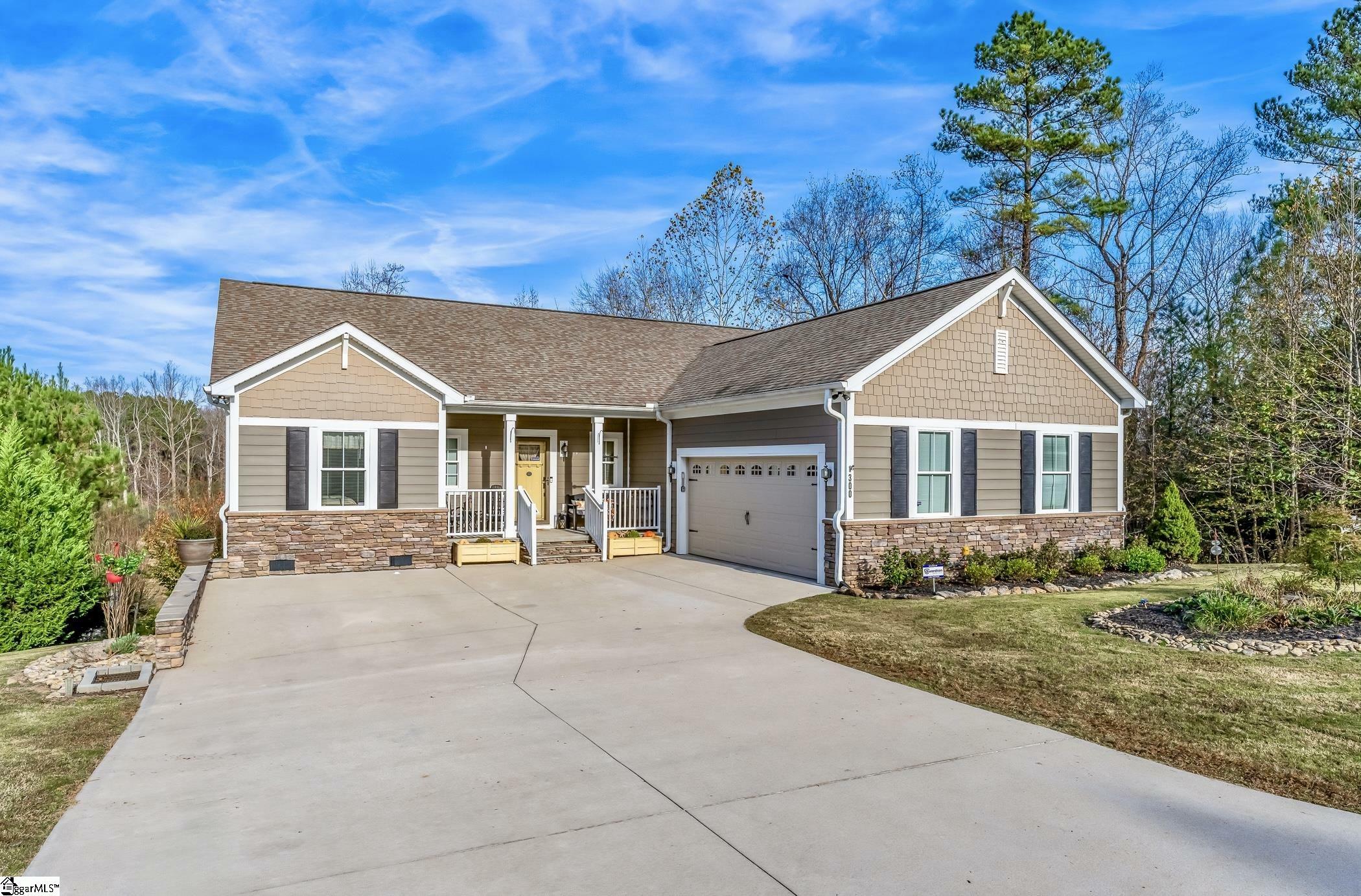 Property Photo: 300 Wedge Way SC 29690