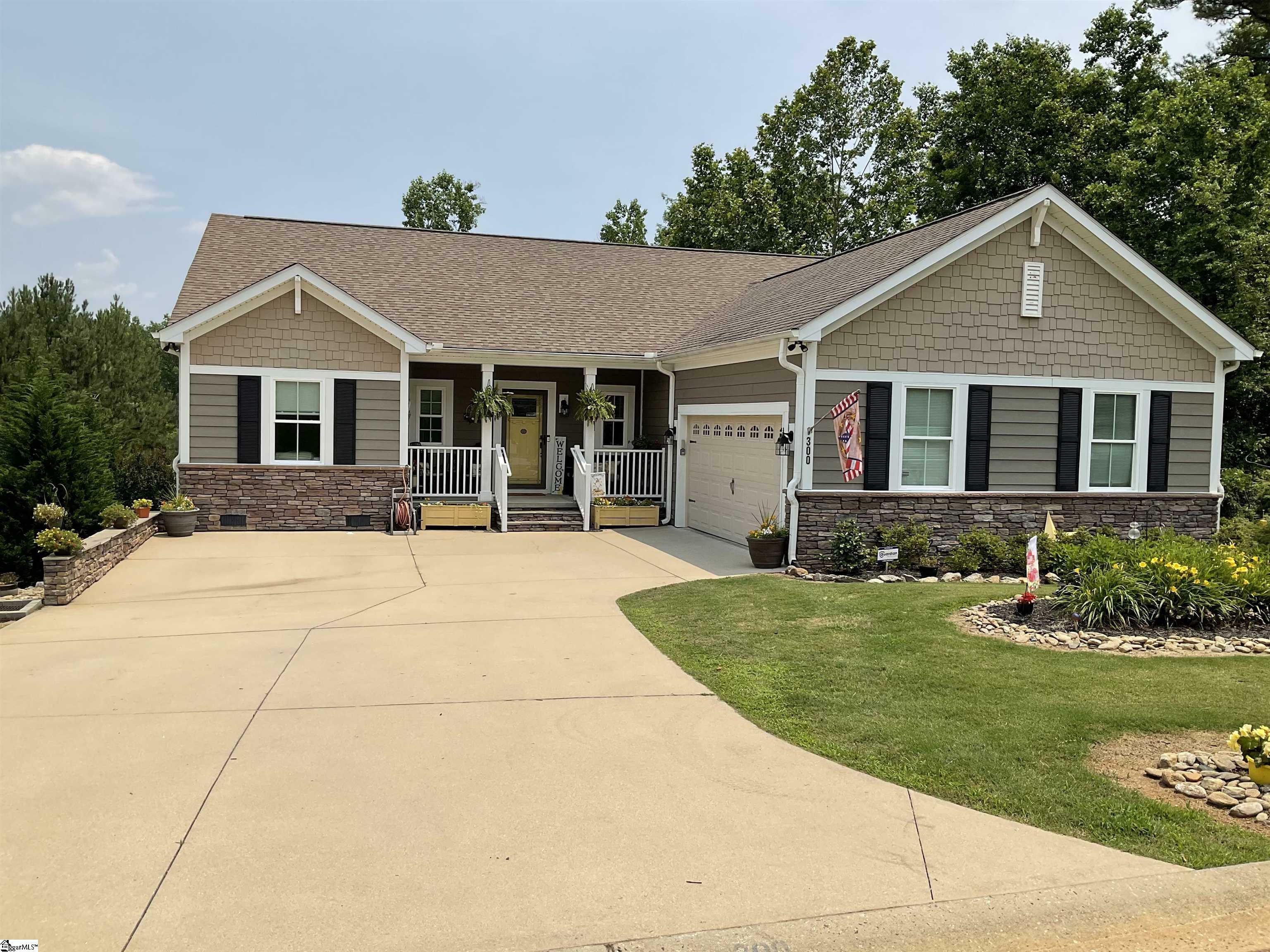 Property Photo: 300 Wedge Way SC 29690