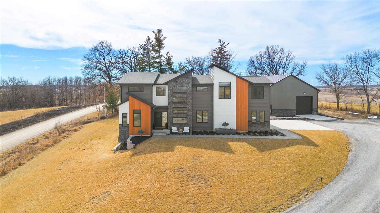 Property Photo: 4615 Elynn Ln NE IA 52333