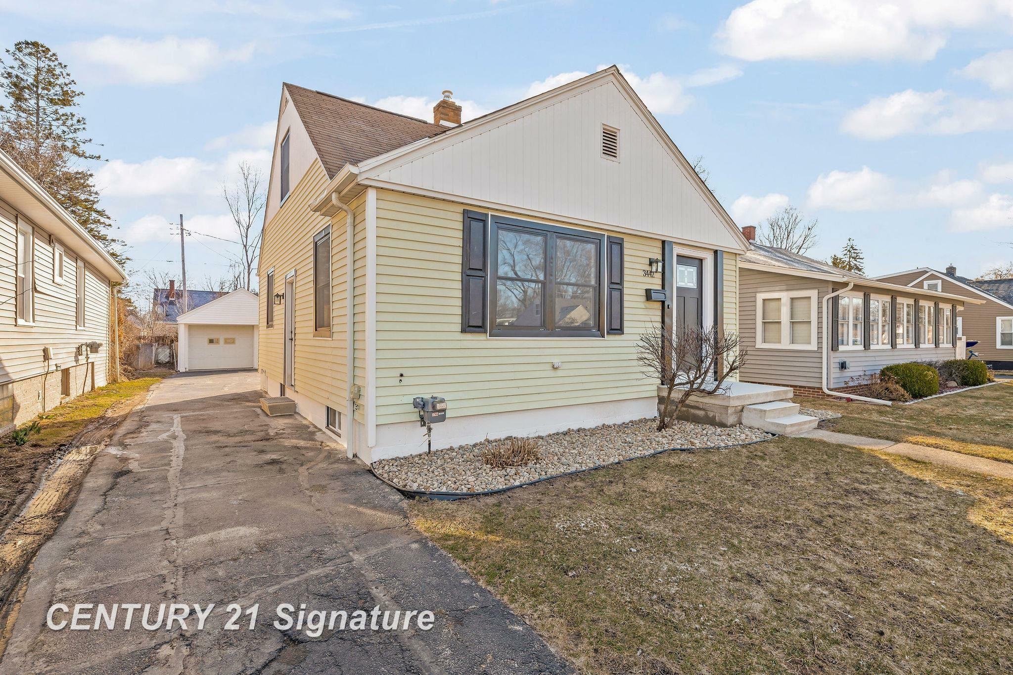 Property Photo: 3442 Mackinaw Street MI 48602