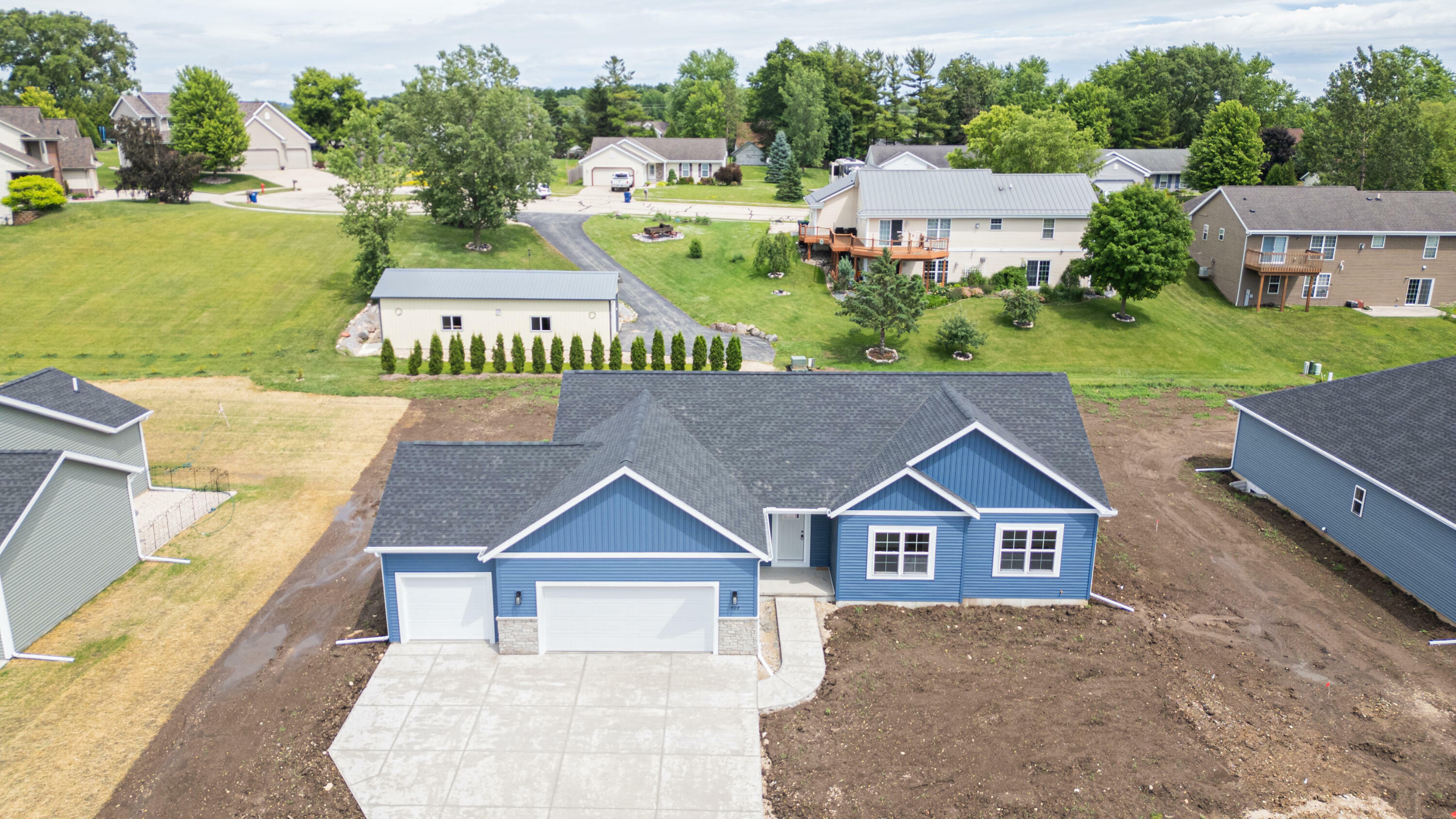 Property Photo: 409 Valley Dr WI 53091