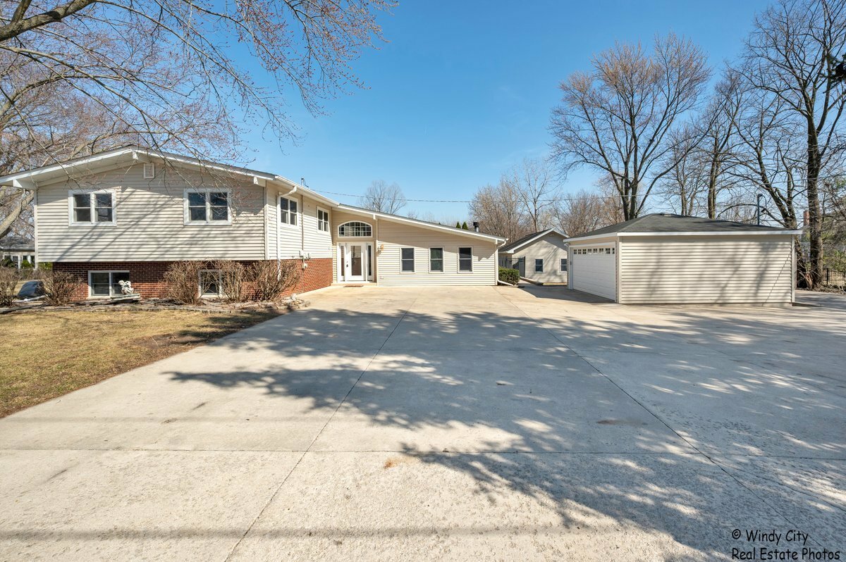 Property Photo:  2S875 S Raddant Road  IL 60510 