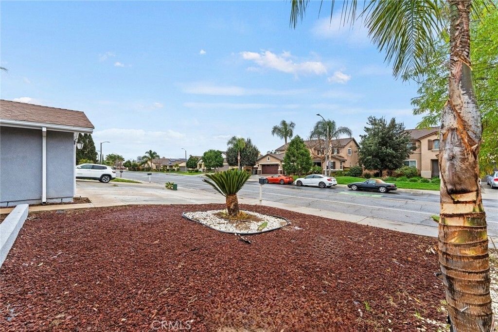 Property Photo: 25318 Dracaea Avenue CA 92553