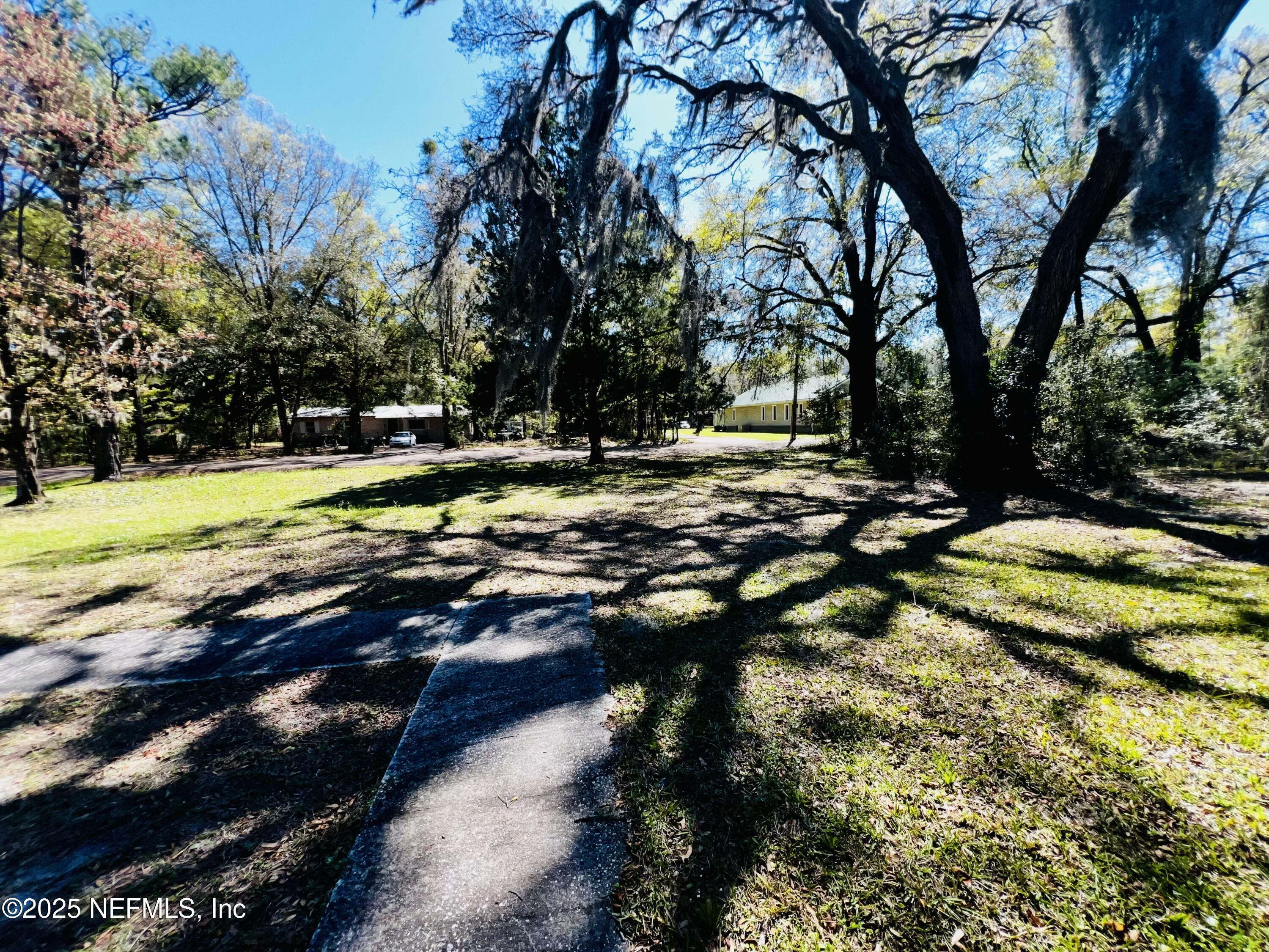 Property Photo: 2731 Howard Road FL 32068