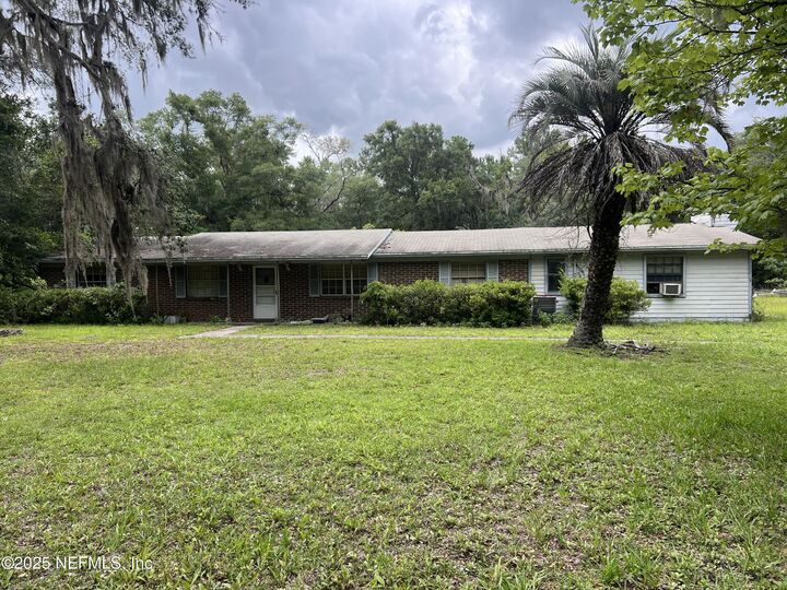 Property Photo: 2731 Howard Road FL 32068