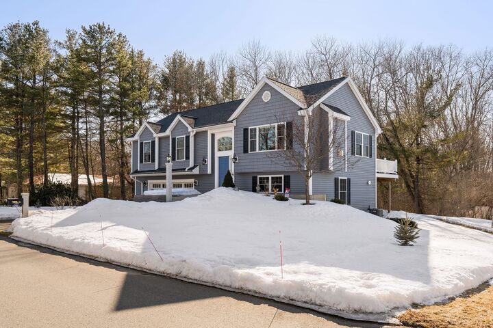 Property Photo:  4 Theresa Avenue  NH 03079-3961 